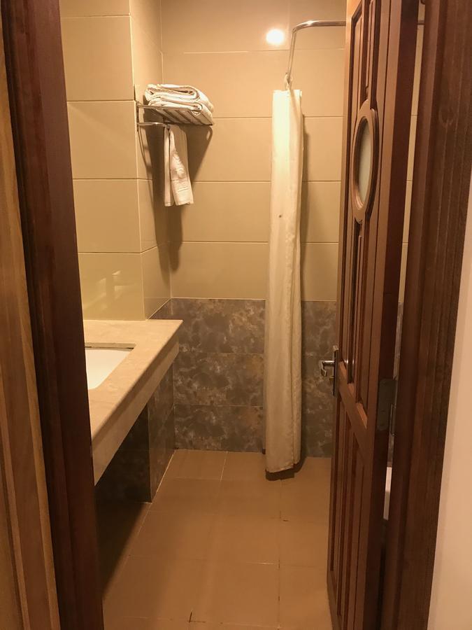 Elegant Hotel Pleiku Buitenkant foto