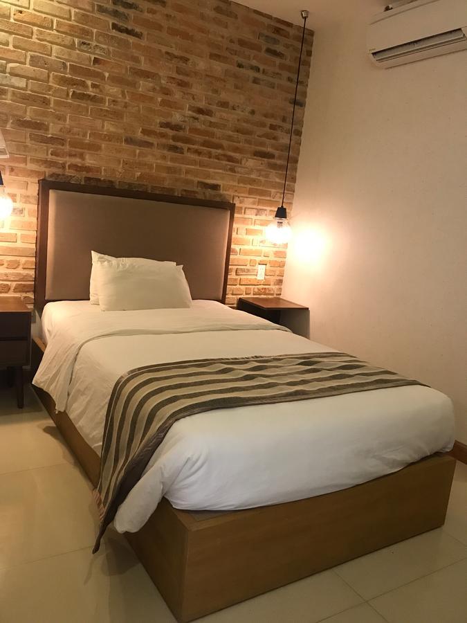 Elegant Hotel Pleiku Buitenkant foto