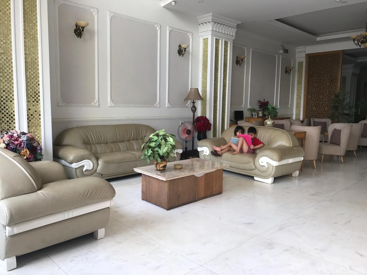 Elegant Hotel Pleiku Buitenkant foto
