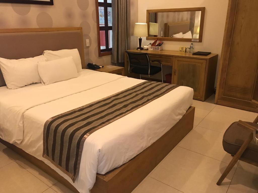 Elegant Hotel Pleiku Buitenkant foto